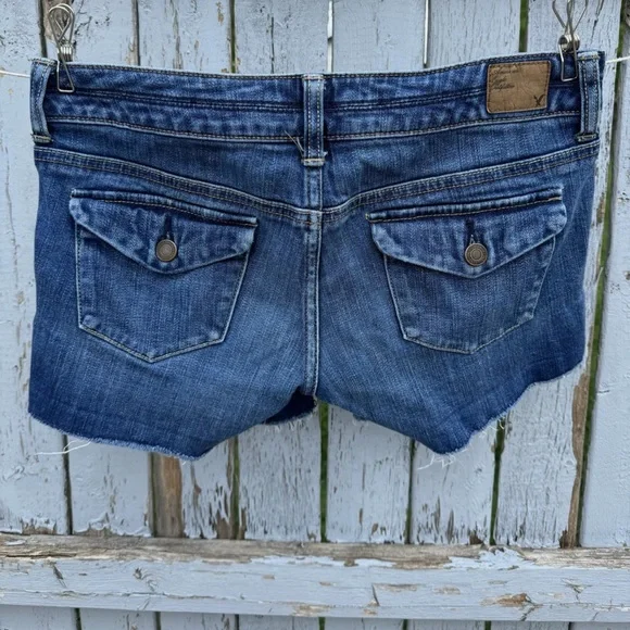 American Eagle Women’s Denim Shorts Size 4 Cut Off Style Stretch Fit - Picture 4 of 5